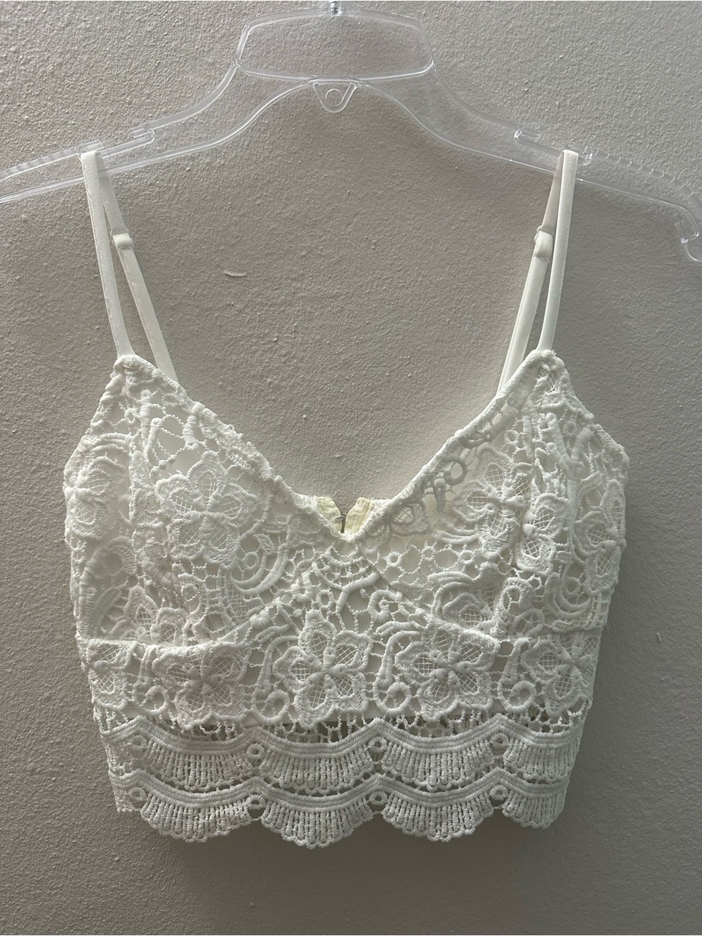 La Hearts White Floral Lace Cropped Cami